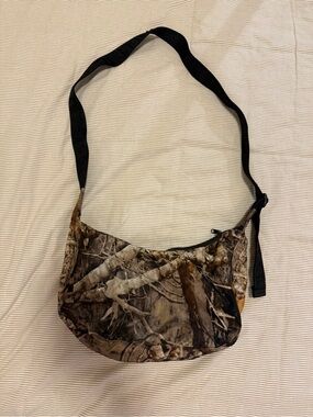 BAGGU Photo Forest Medium Crescent Bag